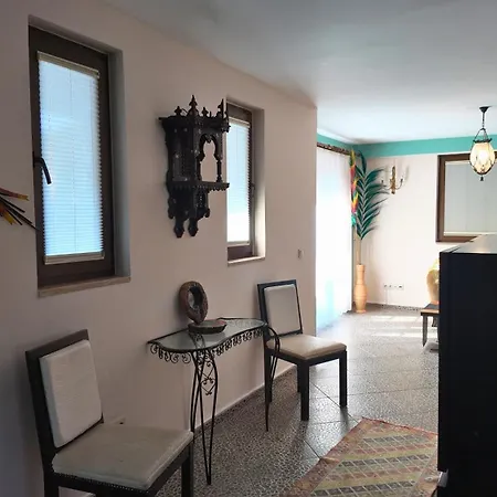 Tas Goecek * فتحية